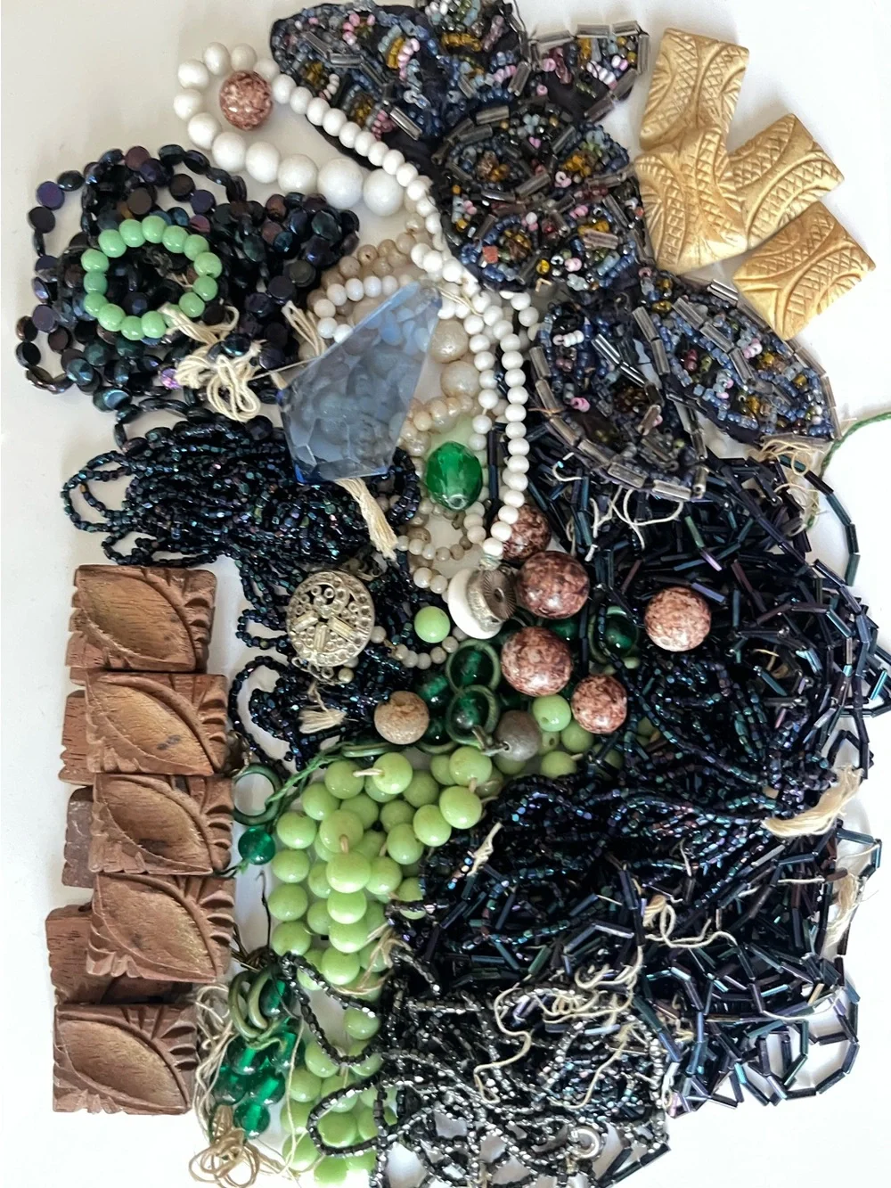 Old Vintage Beads Jewelry Crafting Lot